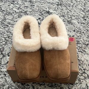 Cozy Shearling Women's Slippers in Brown